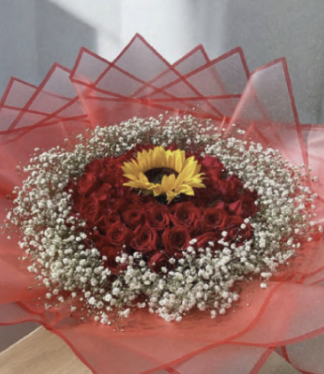 Ramo de 50 rosas y 1 girasol