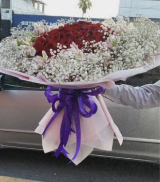 Ramo de 50 rosas y baby