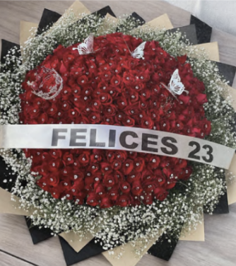 Screenshot 2025-08-27 at 14.33.52 Ramo de 100 rosas con piedras y corona