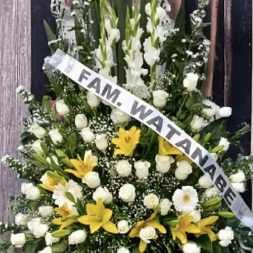 Arreglo blanco con amarillo